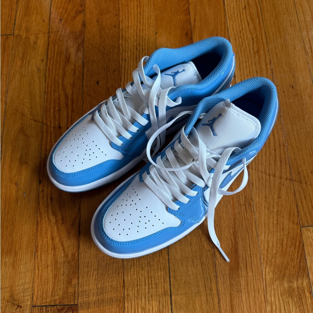 Nike Air Jordan 1 Low SE White/Carolina - Picture 2 of 4